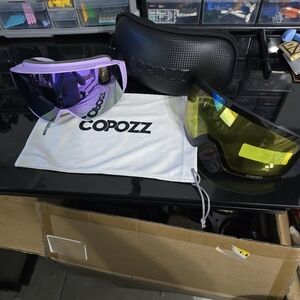 Polarized Ski / Snowboard Goggles set for youth men and women